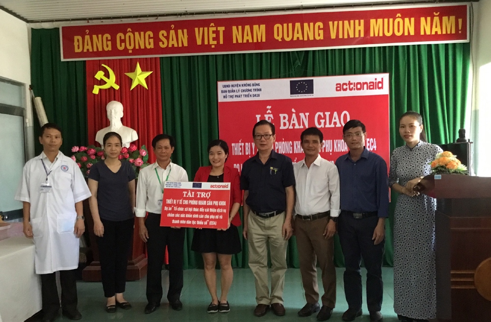 Đắk Lắk nhận bàn giao thiết bị y tế phục vụ bệnh nhân vùng khó khăn
