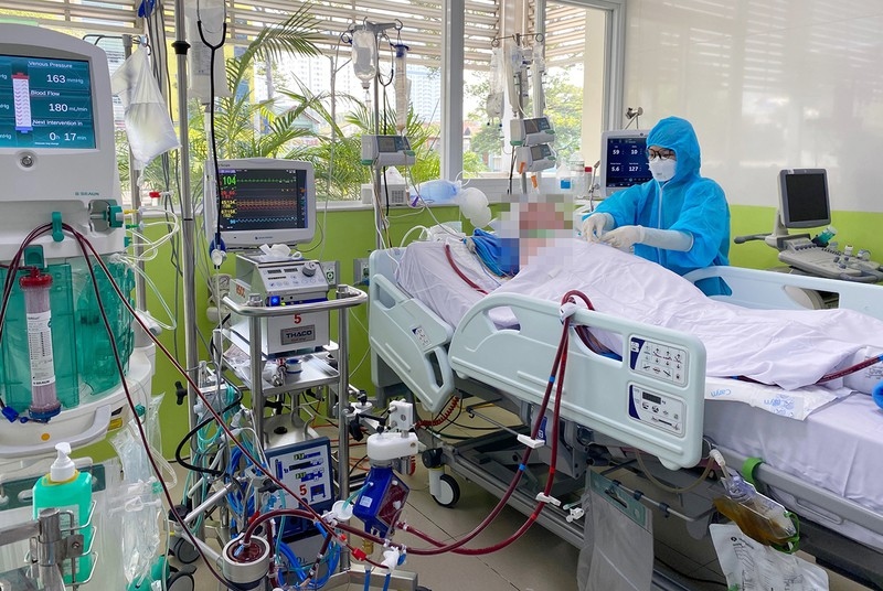 Phổi của phi công người Anh đã cải thiện 40%, từng bước cai ECMO