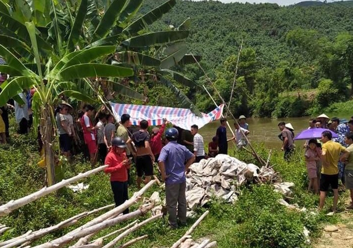 Rủ nhau đi bắt ốc, 3 học sinh đuối nước thương tâm