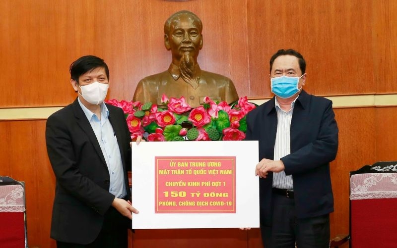 Mặt trận Tổ quốc Việt Nam trao 150 tỷ đồng ủng hộ cho Bộ Y tế