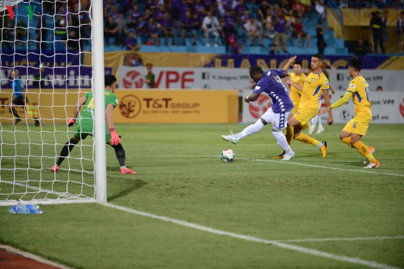 Toàn cảnh Hà Nội FC 0-1 SLNA: Bất lực nhìn đối thủ lên đầu bảng