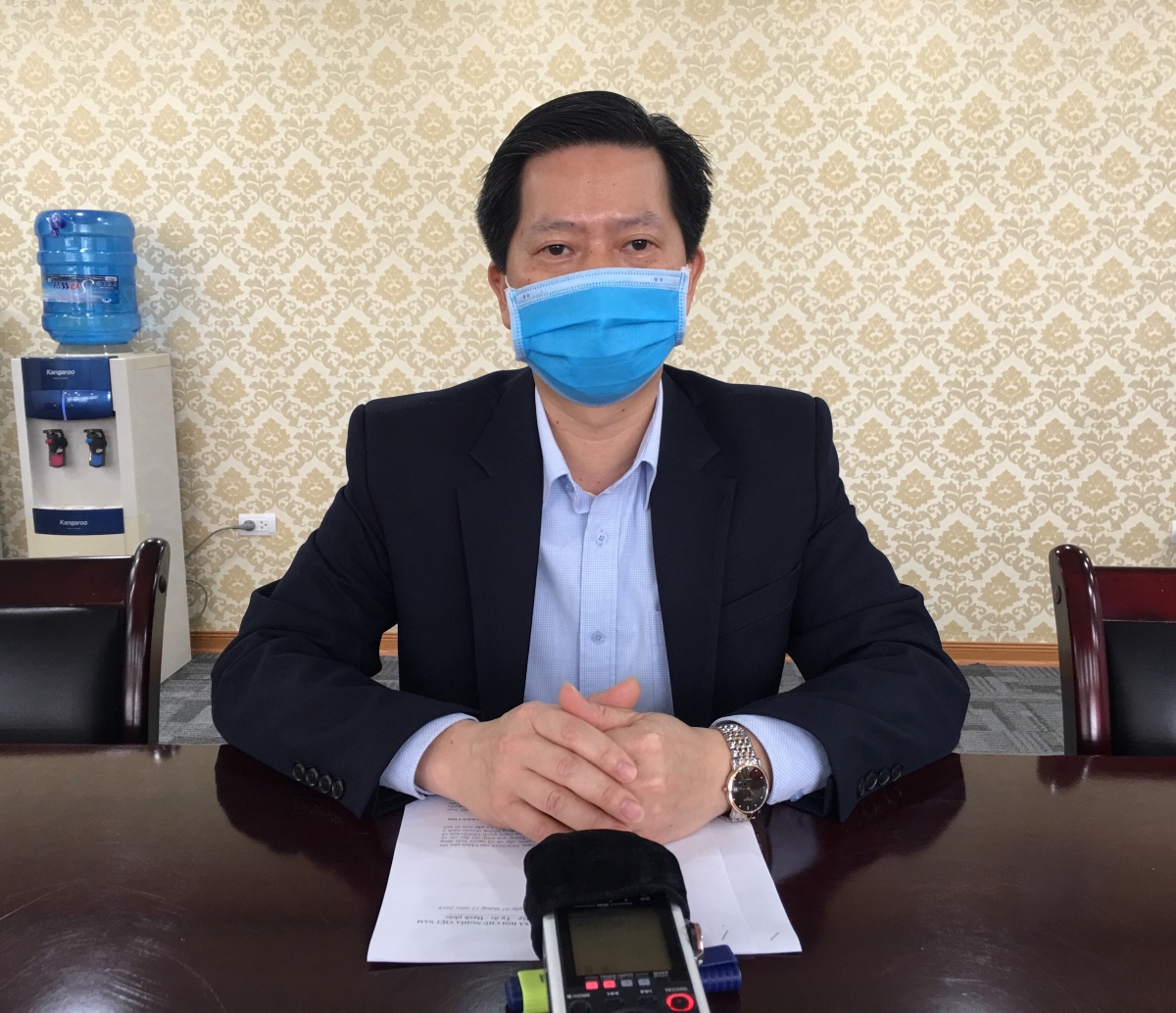 Nhiều nhân viên y tế bản bỏ việc do thu nhập không đủ sống