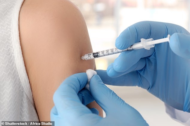 Anh bắt đầu thử nghiệm loại vaccine Covid-19 thứ 2 trên người