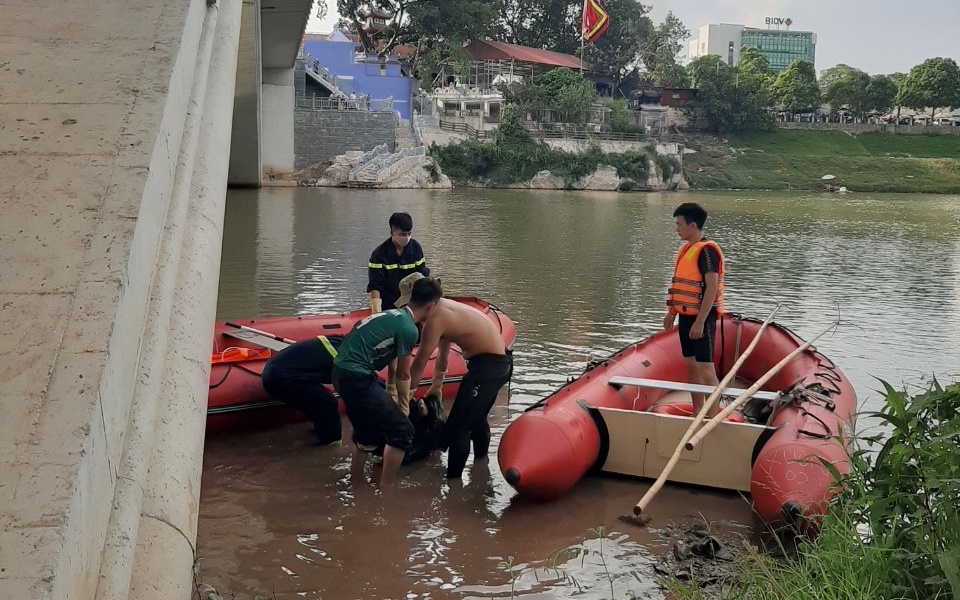 Tìm thấy thi thể người đuối nước trên sông Kỳ Cùng