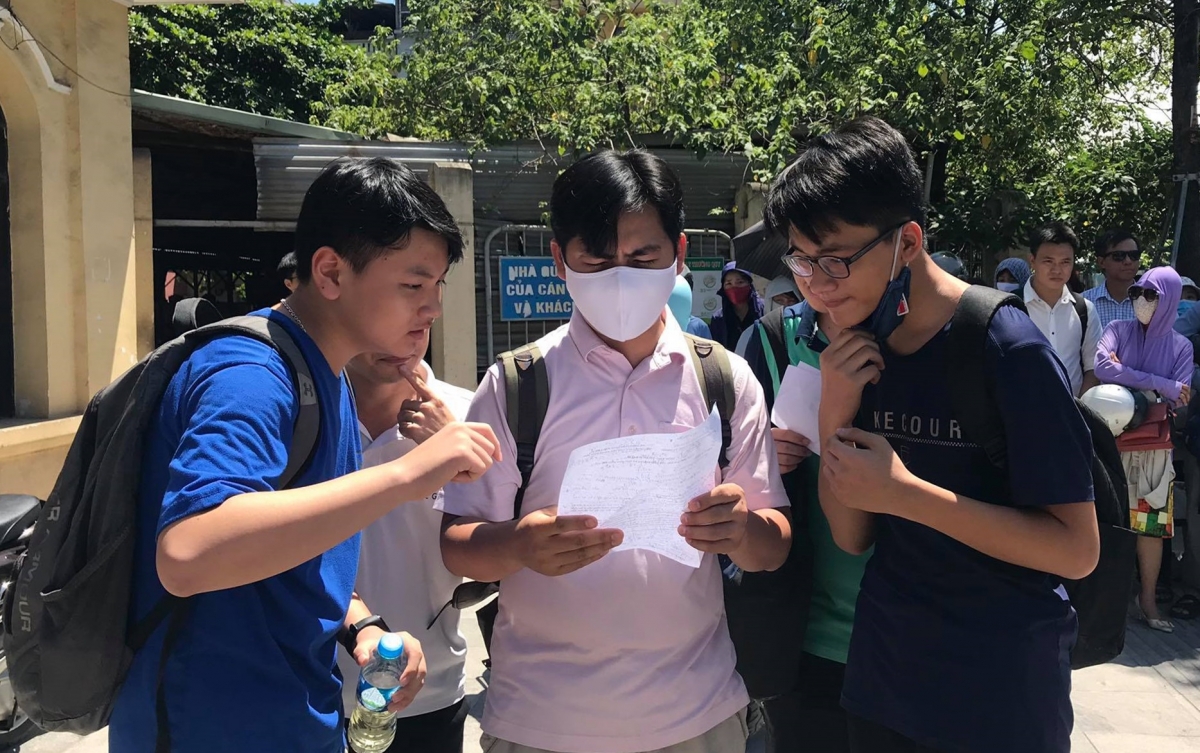 Đề Toán chuyên lớp 10 KHTN 2020: Nhiều thí sinh ra sớm 30 phút