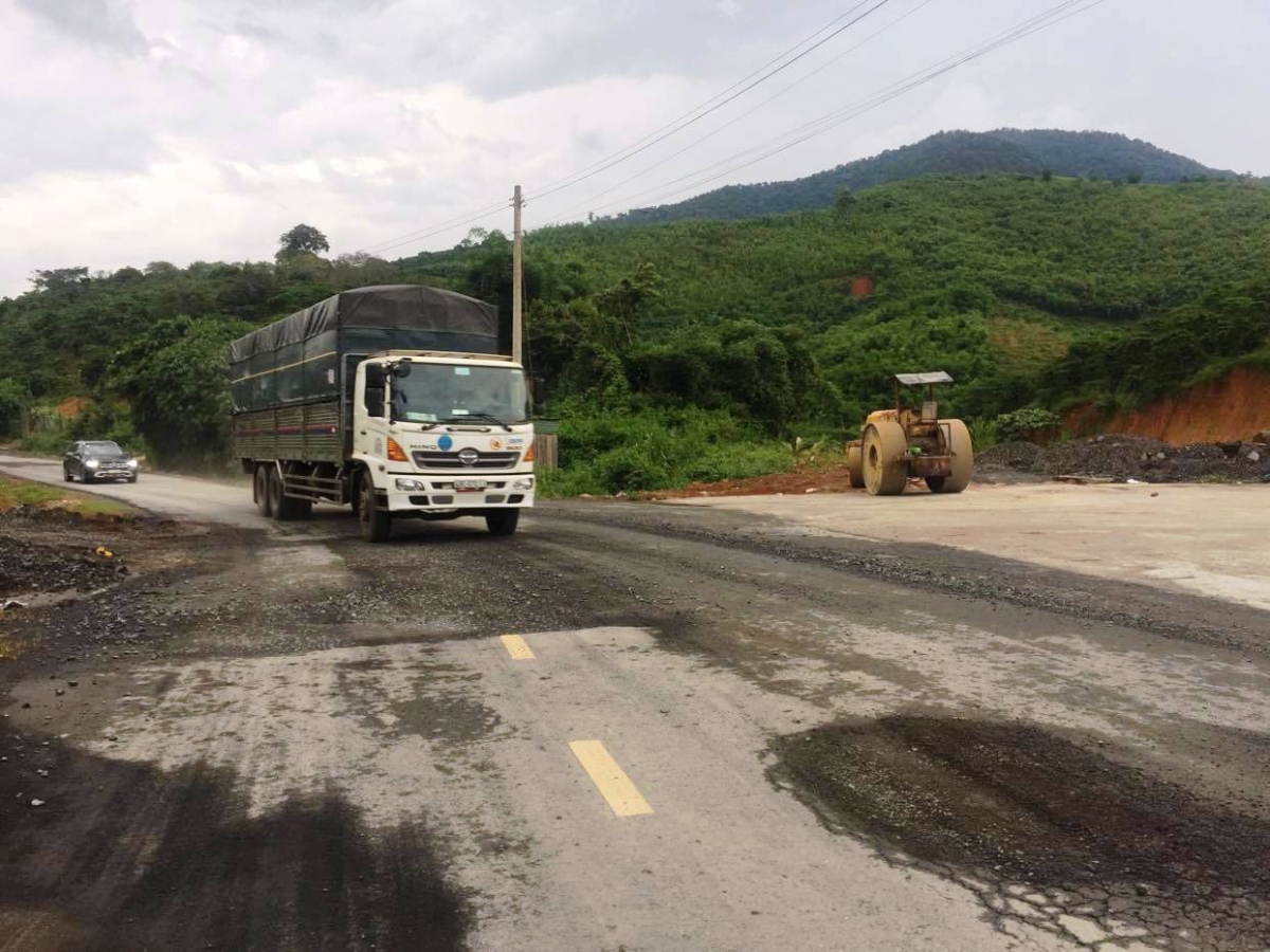 Quốc lộ 27 qua Lâm Đồng vừa sửa lại hỏng, nguyên nhân do thời tiết?