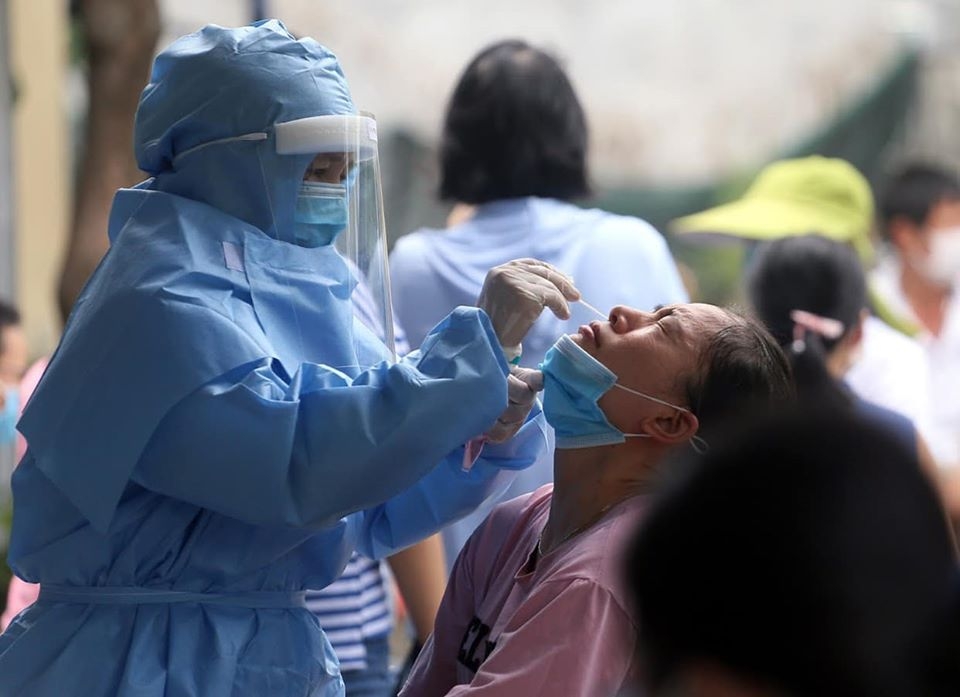 Người Đà Nẵng: “Lấy mẫu xét nghiệm Covid-19 giúp chúng tôi yên tâm hơn“