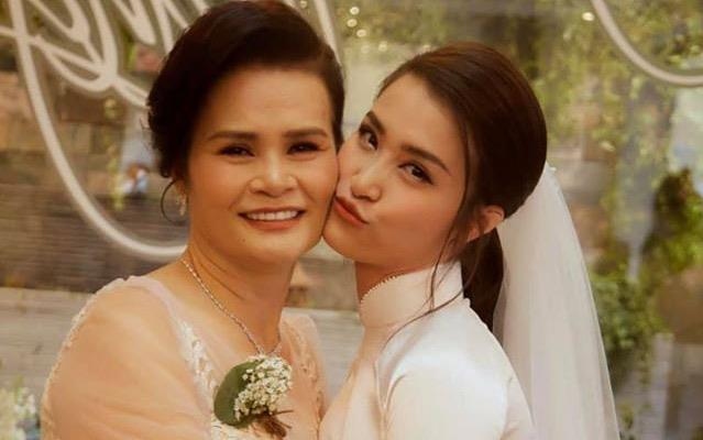 Đông Nhi, Hari Won và dàn sao Việt gửi lời yêu thương trong Ngày của Mẹ