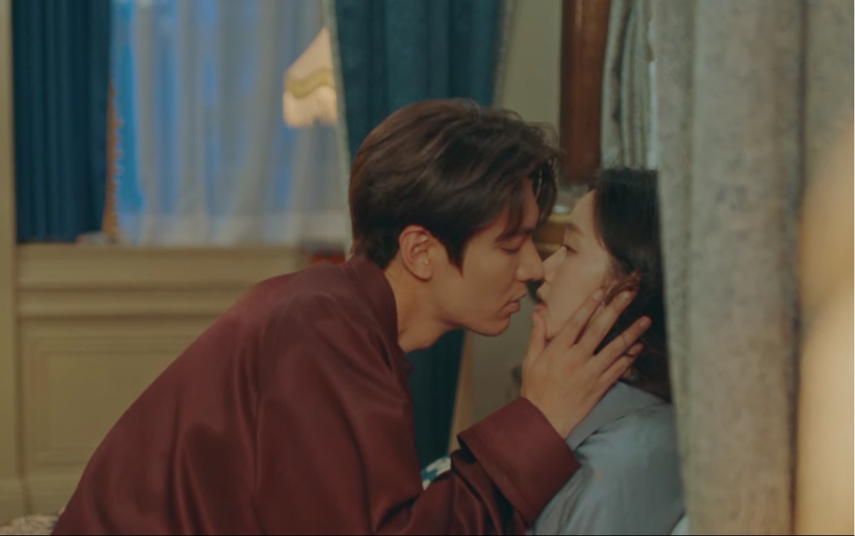 Quân vương bất diệt tập 12 gây sốt với nụ hôn nóng bỏng của Lee Min Ho