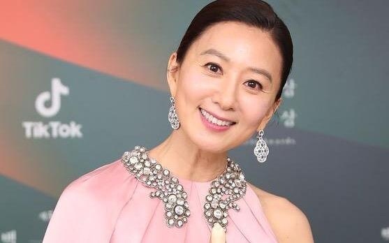 Bà cả “Thế giới hôn nhân” Kim Hee Ae thắng giải Baeksang 2020
