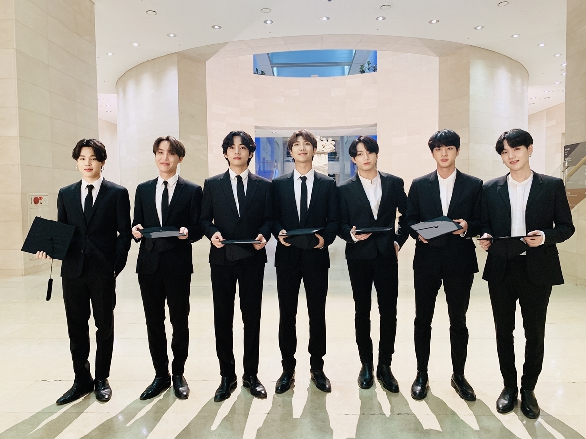 BTS tham dự lễ tốt nghiệp ảo cùng cựu Tổng thống Obama, Beyoncé