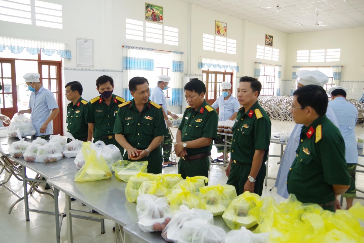 Cán bộ, chiến sĩ Sóc Trăng phát huy tinh thần “bộ đội Cụ Hồ” tại khu cách ly