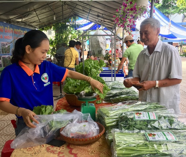 Nhộn nhịp phiên chợ nông sản ở Đà Nẵng