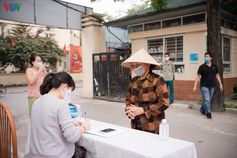 Soi chiếu lòng mình trong đại dịch