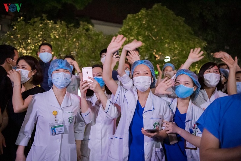 Những chiến binh áo trắng trong cuộc chiến với đại dịch thế kỷ