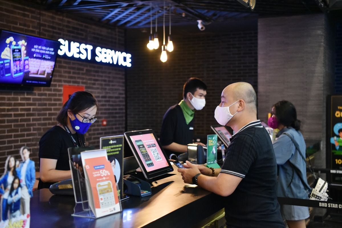 Rạp phim “đói” khách trong ngày mở cửa trở lại sau mùa dịch Covid-19