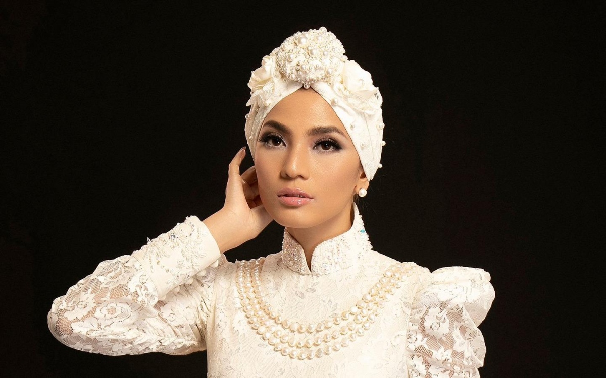 Trương Thị May đẹp cuốn hút khi diện mốt áo dài quấn khăn Turban