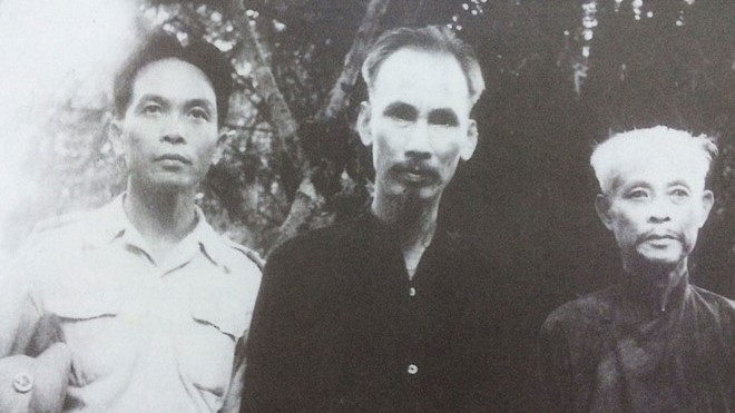 Đọc sách “Đối thoại Hồ Chí Minh - với nhân dân, ngoại giao và báo chí“