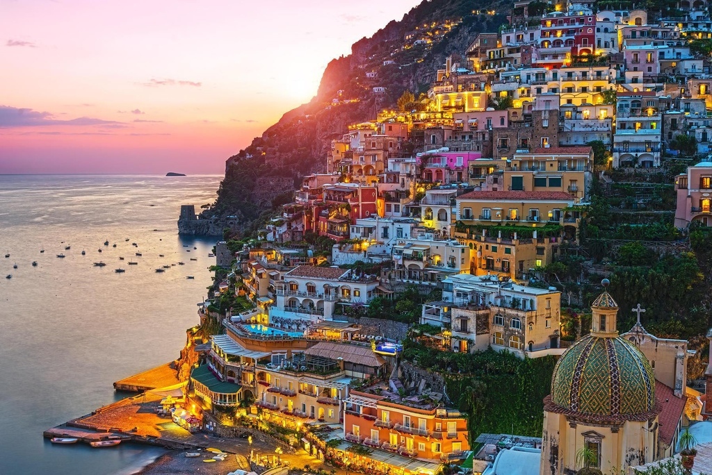 Phố biển lãng mạn, hút tín đồ xê dịch ở Italy