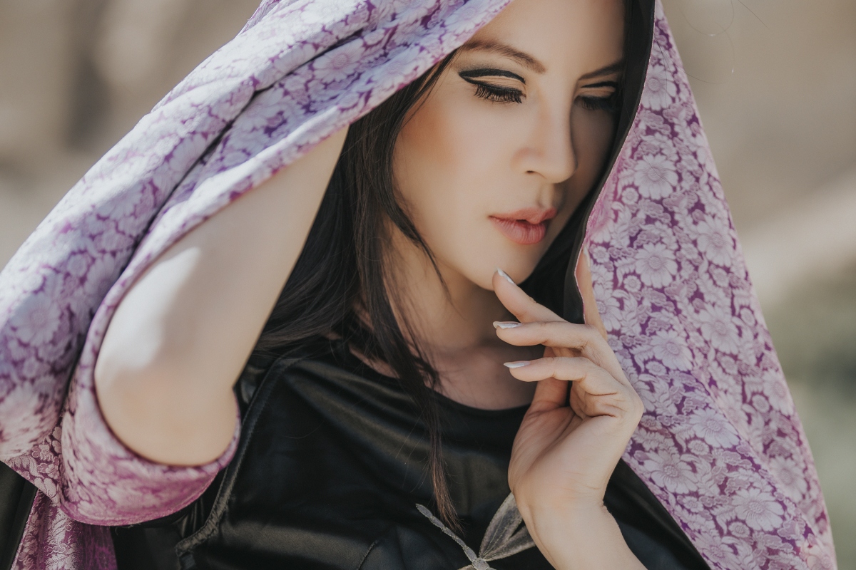 MC Thanh Mai thả dáng cùng áo dài trên sa mạc Israel