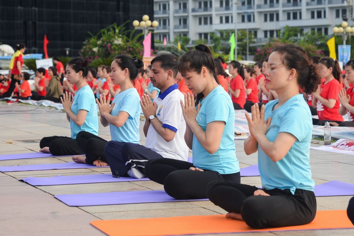 Ngày quốc tế Yoga lần thứ 6 quy mô lớn bên bờ vịnh Hạ Long