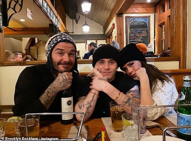 Cậu cả nhà Vic - Beck trở về nhà ở Anh đoàn tụ với bố mẹ