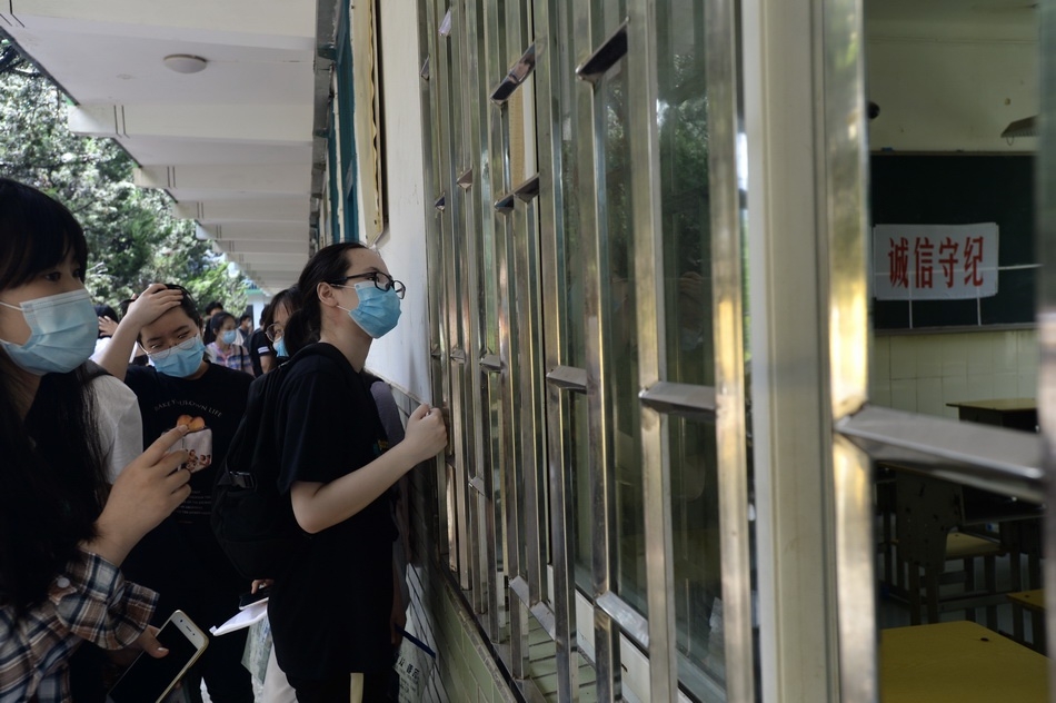 Hôm nay, gần 11 triệu thí sinh của Trung Quốc bước vào kỳ thi đại học