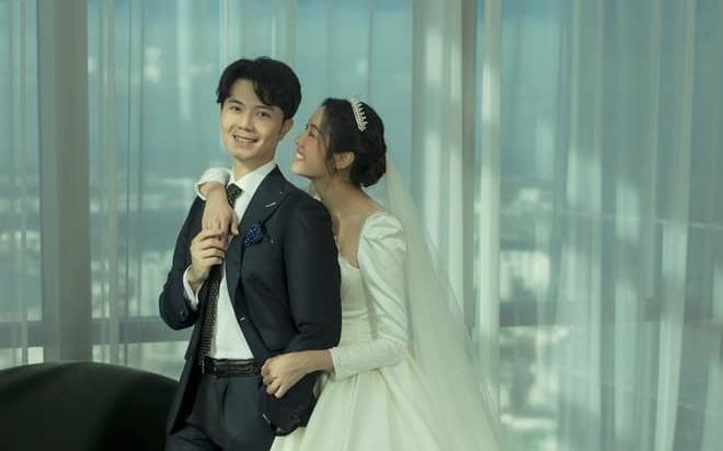 Ảnh cưới long lanh của Á hậu Thúy Vân và bạn trai doanh nhân