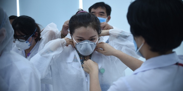 Điều dưỡng trẻ Bình Định xung phong đi Đà Nẵng bởi 'cha tôi từng là người lính'