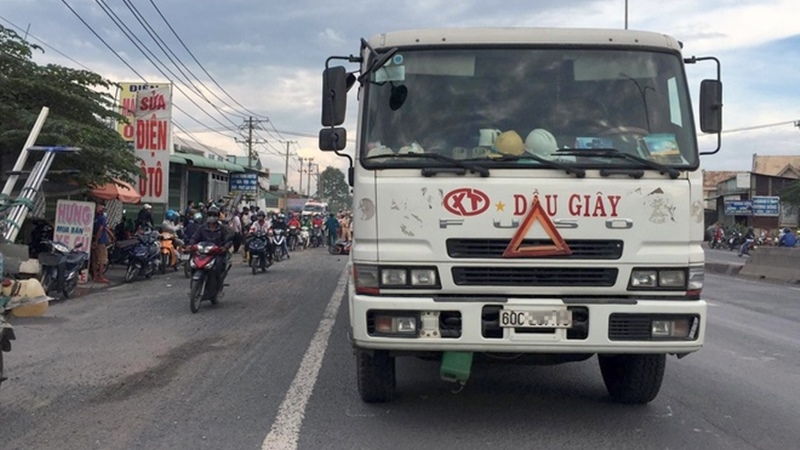 Thanh niên 19 tuổi tử vong sau va chạm với xe tải