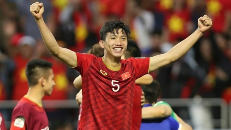 Báo Thái Lan: “Văn Hậu từ cậu bé nghèo vụt sáng thành ngôi sao”