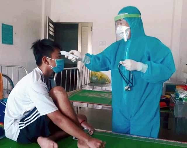 Ở tuyến đầu chống dịch, bác sĩ làm thơ động viên con gái đi thi tốt nghiệp