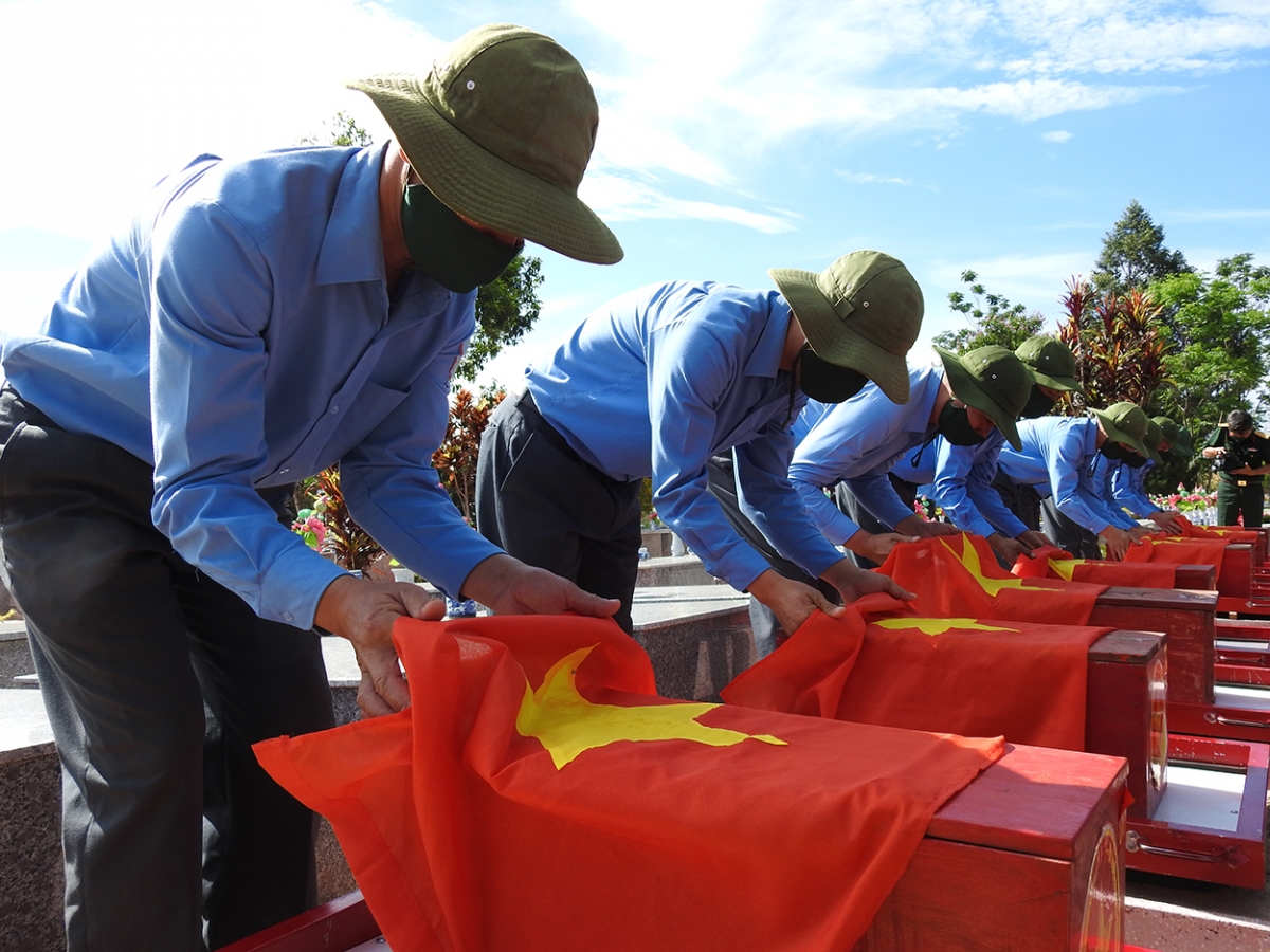 Kon Tum truy điệu, an táng 21 hài cốt liệt sỹ hy sinh tại Lào và Campuchia
