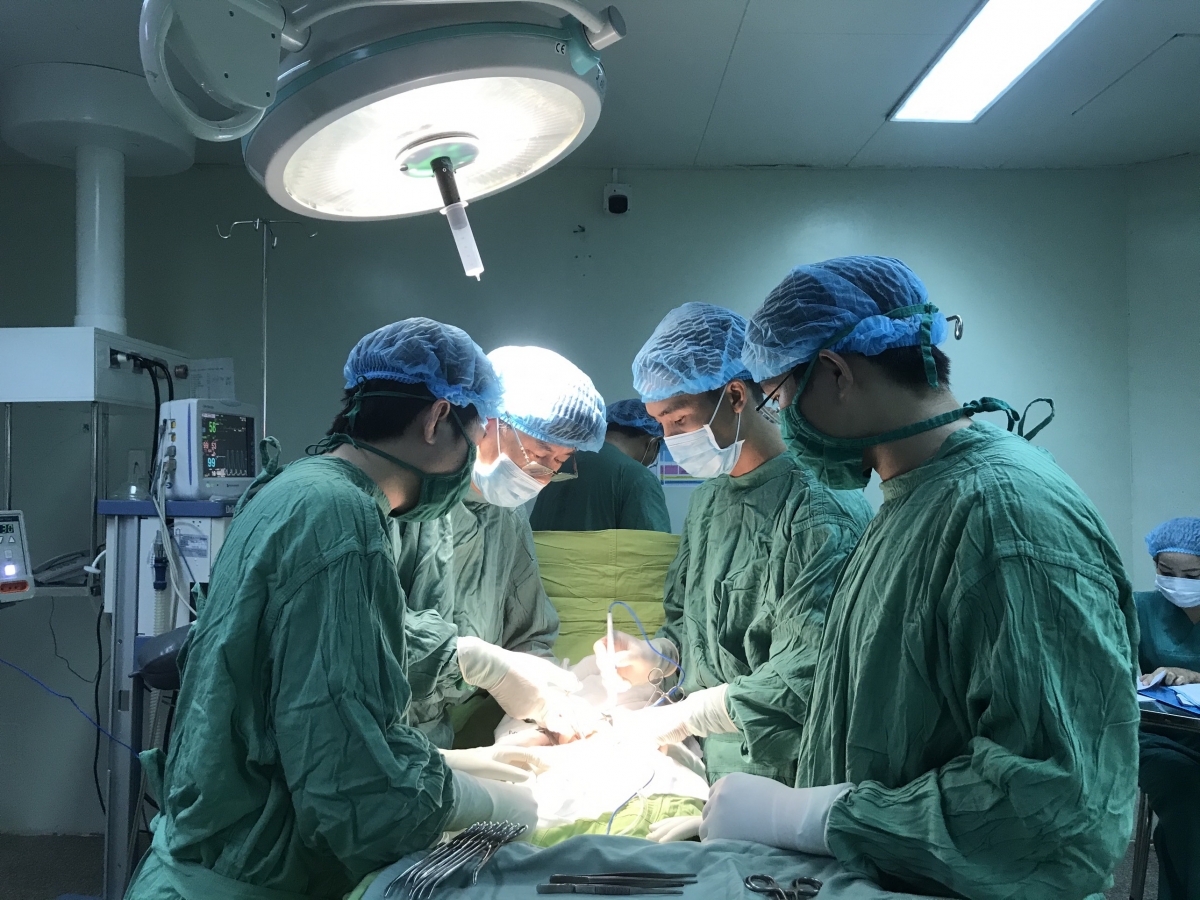 Một bệnh nhân phát hiện vòng tránh thai lạc chỗ xuyên thành bàng quang