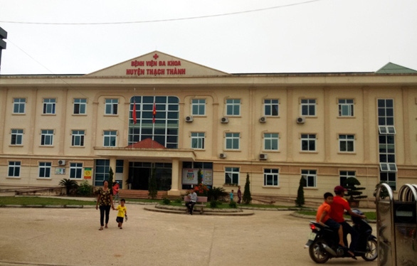 Lốc xoáy gây đổ tường khiến bé 3 tuổi chết thảm, mẹ bị thương nặng