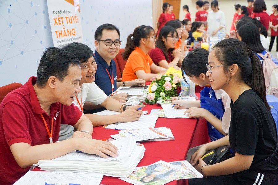 Xét tuyển đại học: Băn khoăn học ngành gì để không lo thất nghiệp