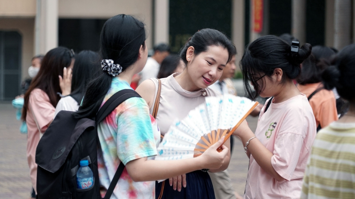 Lời giải chi tiết bài thi Toán lớp 10 chuyên Khoa học tự nhiên vòng 1