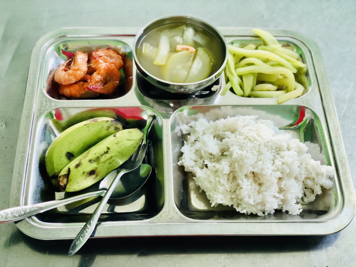 Những suất cơm “vài ngàn” - Nghĩa tình trên đất Tây Đô