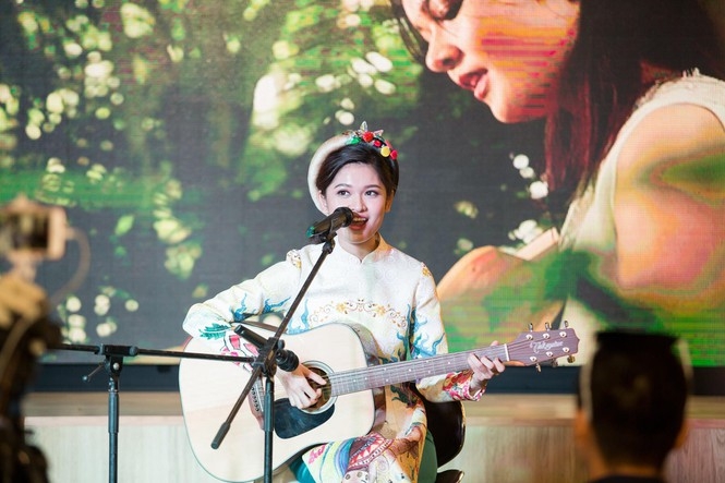 Á hậu Thuỳ Dung cover ca khúc “Việt Nam ơi! Đánh bay Covid!“