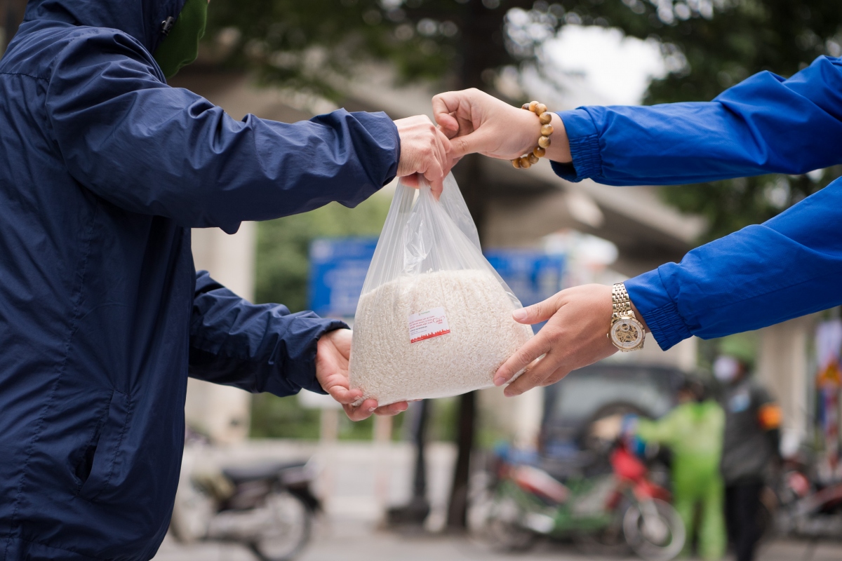 Thêm “máy ATM” phát gạo miễn phí cho người nghèo tại Hà Nội