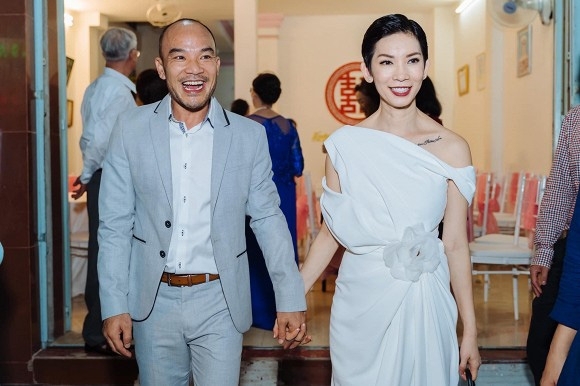 Chuyện showbiz: Siêu mẫu Xuân Lan tiết lộ ảnh đám hỏi bí mật