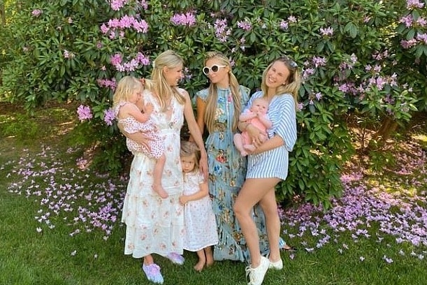 Paris Hilton diện đầm xếp tầng nữ tính đoàn tụ cùng em gái và các cháu