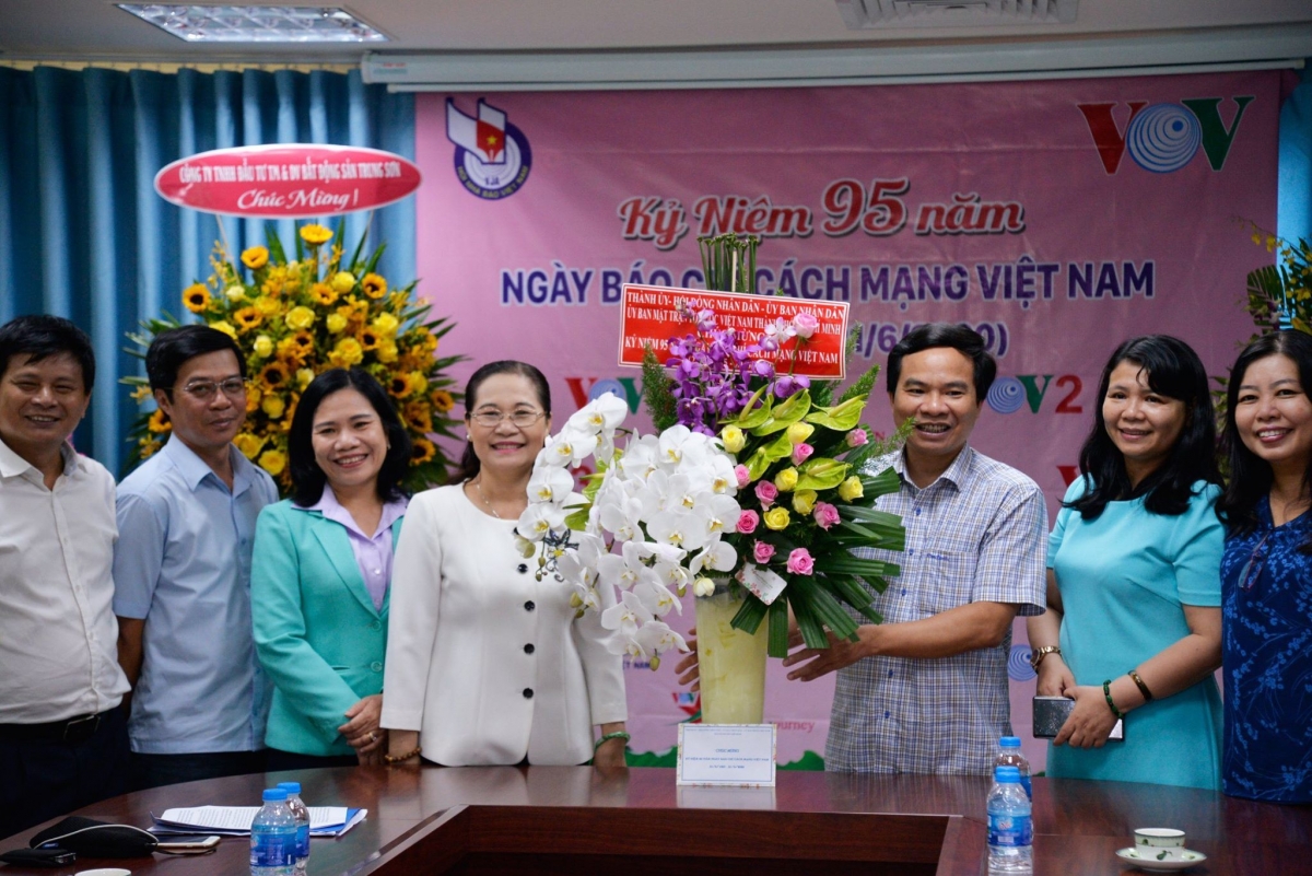 Lãnh đạo TPHCM thăm và chúc mừng CQTT Đài TNVN tại TPHCM nhân dịp 21/6