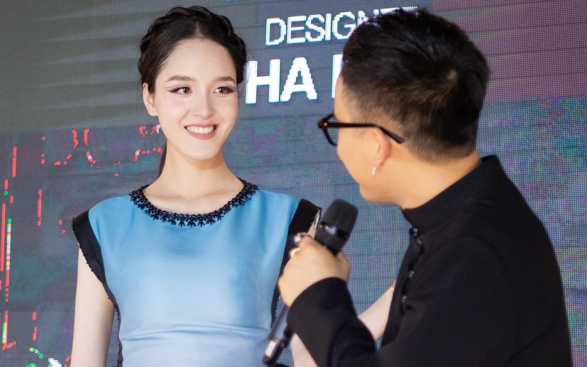 Á hậu Hoàng Anh tái xuất sàn catwalk sau khi sinh con thứ 2
