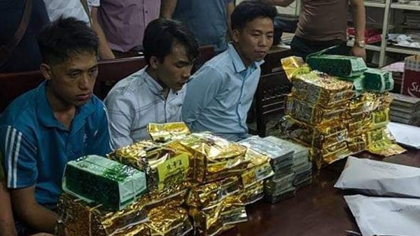 Mật phục tóm gọn 3 đối tượng, thu giữ 20 kg ma túy đá, 20 bánh heroin