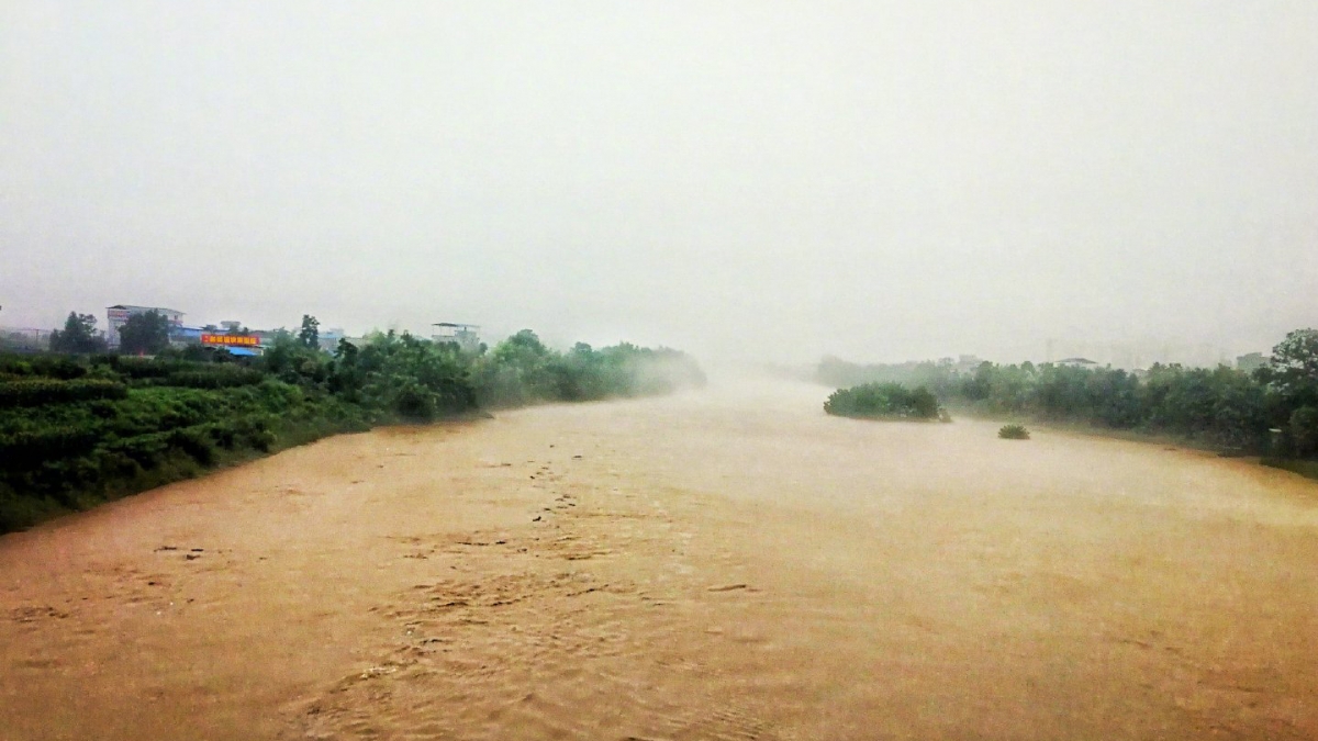 Trung Quốc liên tục có mưa lớn, kéo dài gần 1 tháng