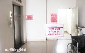 Cụ bà 100 tuổi và bé 20 tháng tuổi bị lây nhiễm Covid-19 như thế nào?