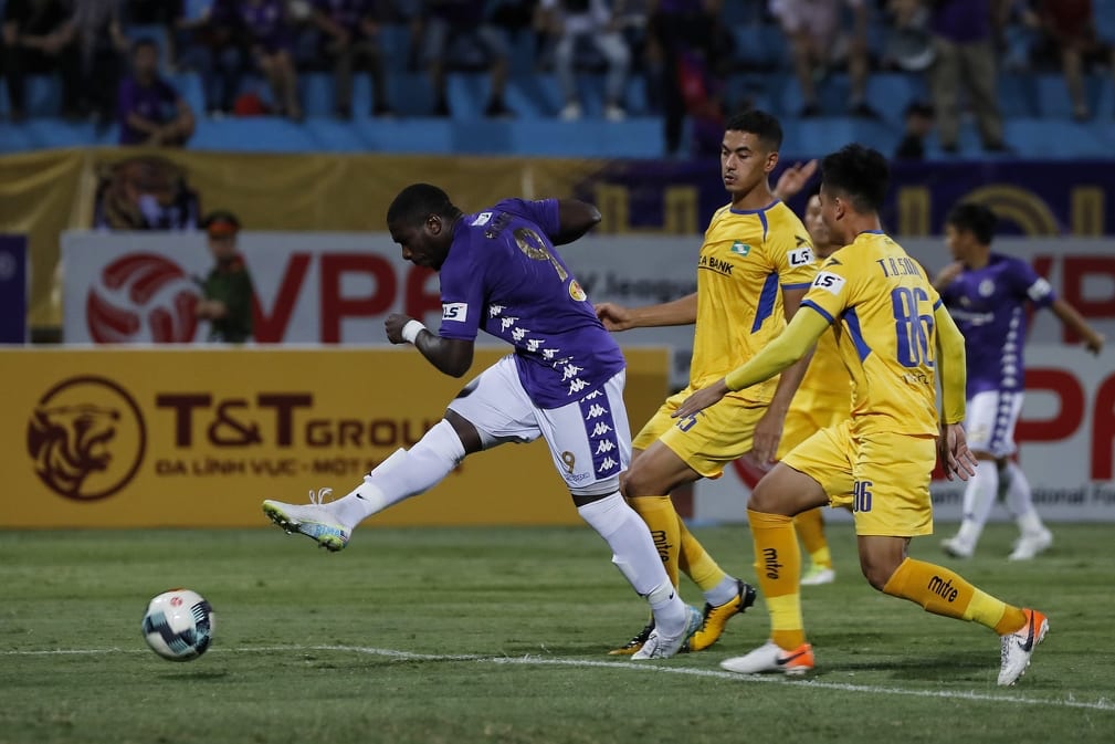 Vòng 5 V-League 2020: HAGL chia điểm tiếc nuối, SLNA soán ngôi đầu