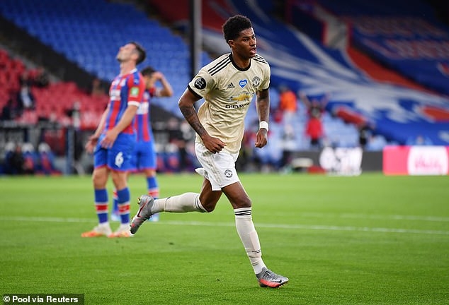 "Thần VAR hộ mệnh", MU nhọc nhằn vượt ải Crystal Palace