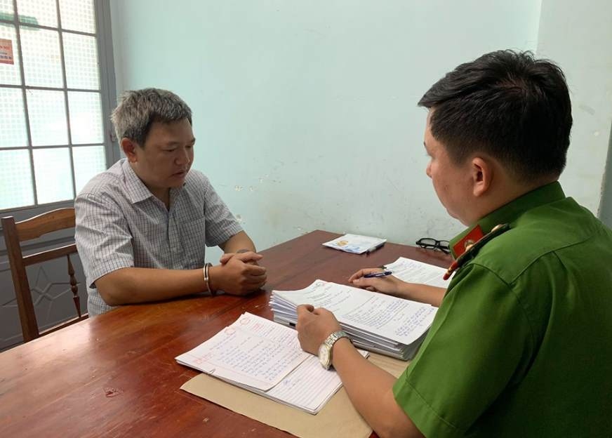 Thầy giáo chiếm đoạt 200 triệu tiền "chạy" việc